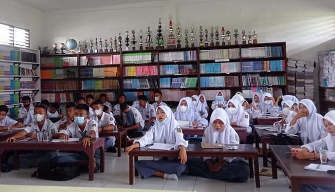 Membangun masa depan melalui kebiasaan membaca, terutama di perpustakaan sekolah